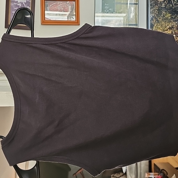 Cropped Tank Top - Picture 4 of 4